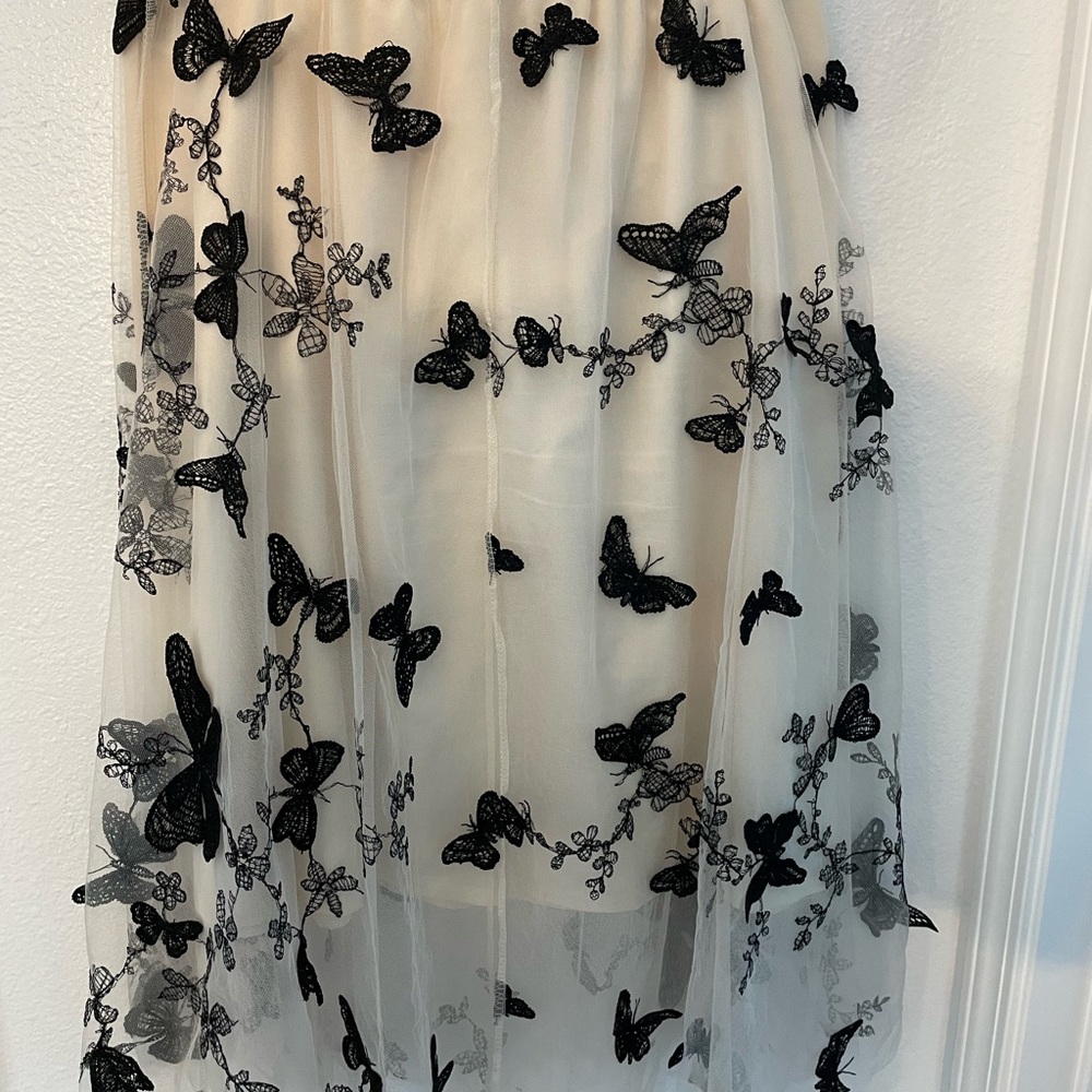 Chic Black Floral Embroidered Cream Skirt